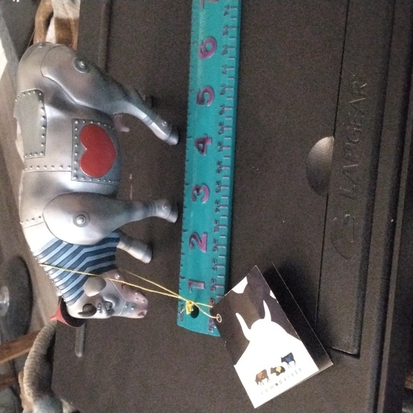 Cow figure - Picture 2 of 3